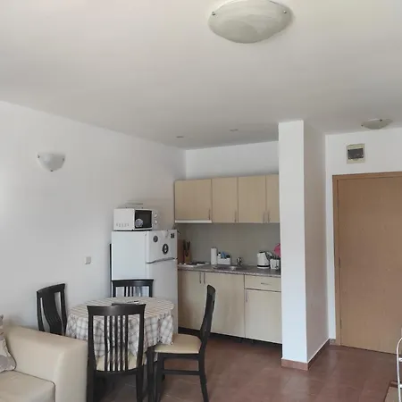 Студия Лазарови Apartment Balchik