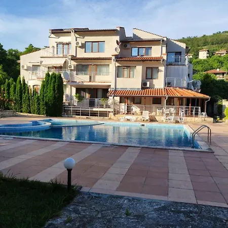 Студия Лазарови Apartment Balchik
