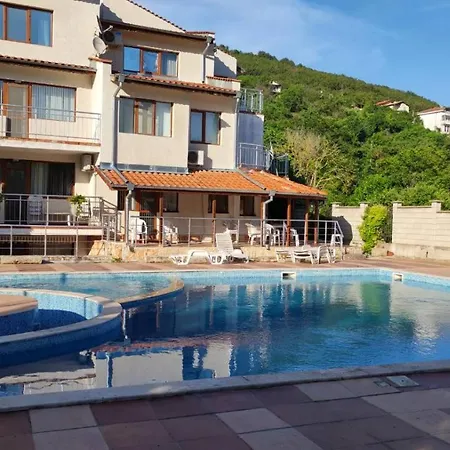Студия Лазарови Apartment Balchik